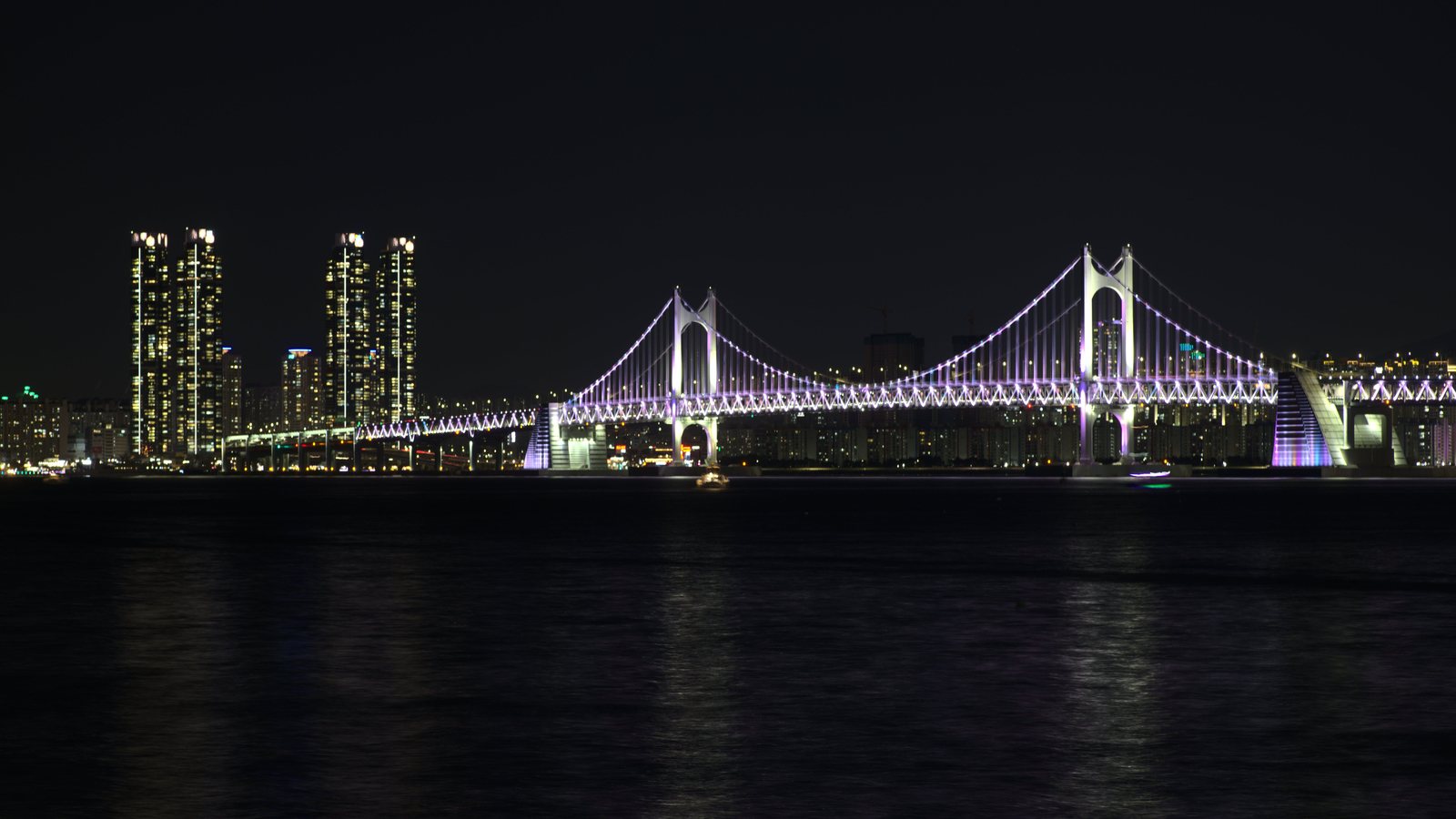 從 Marine City 看夜間點燈的廣安大橋