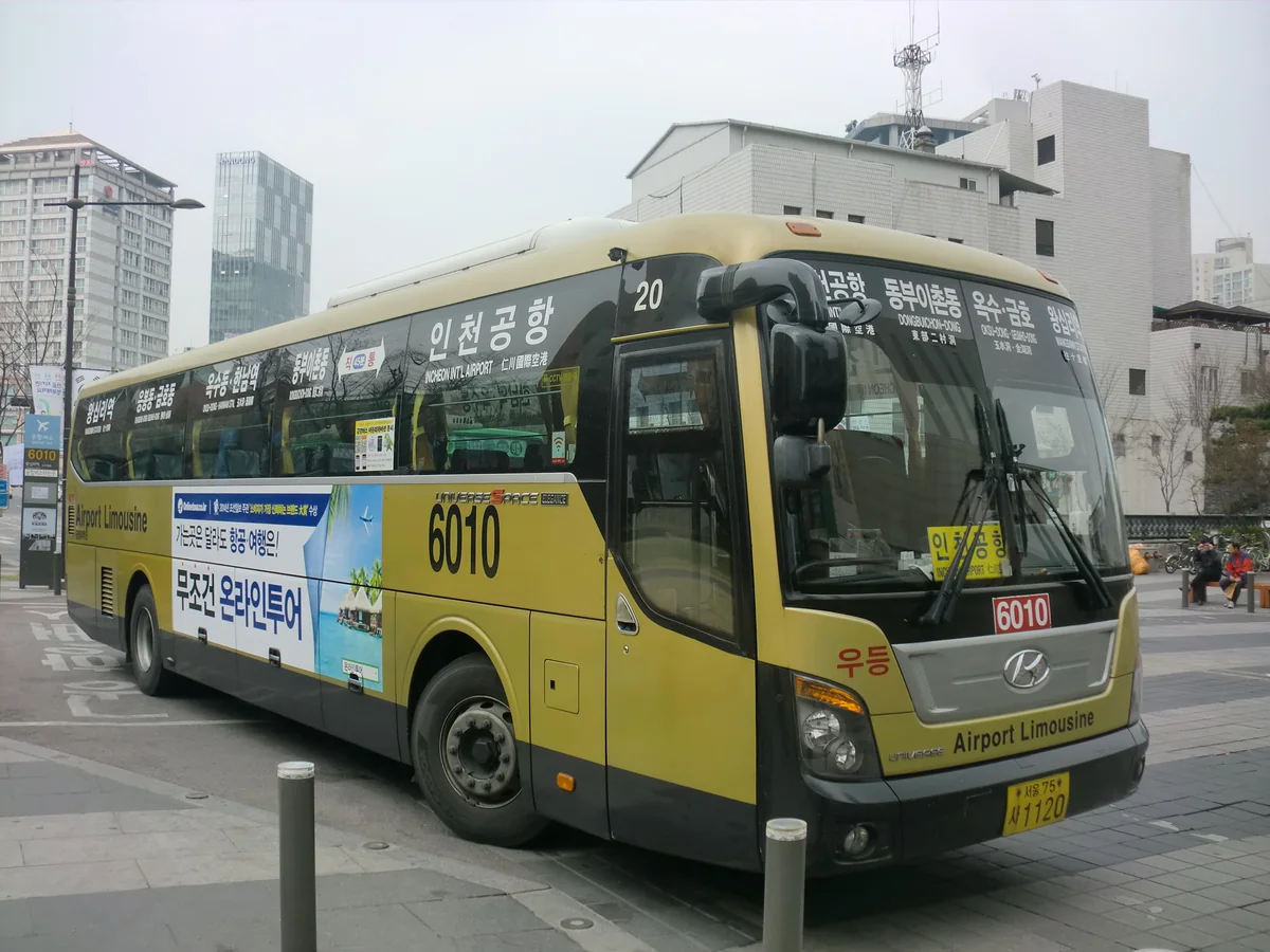 Incheon Airport bus 6010 at a stop in central Seoul