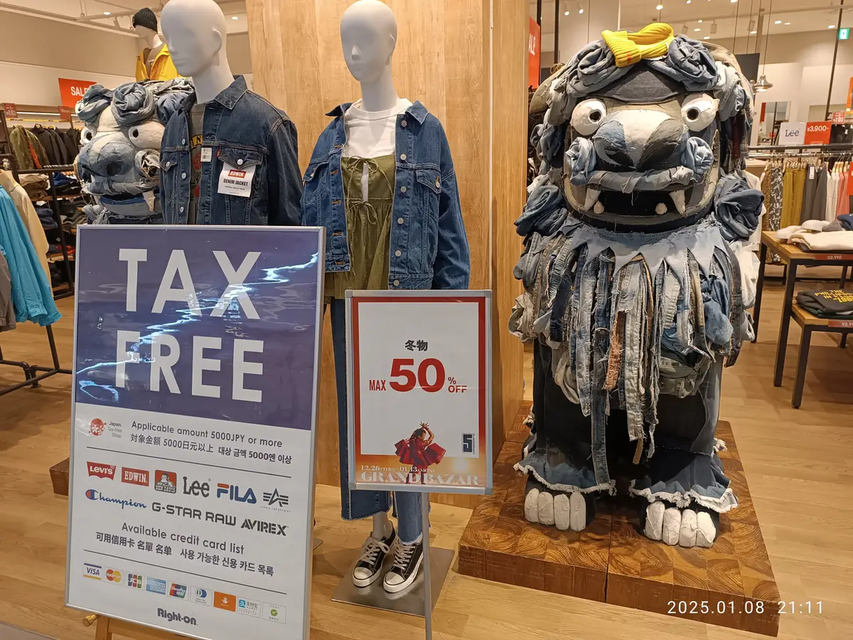 日本商場店家門口的免稅（Tax Free）標示