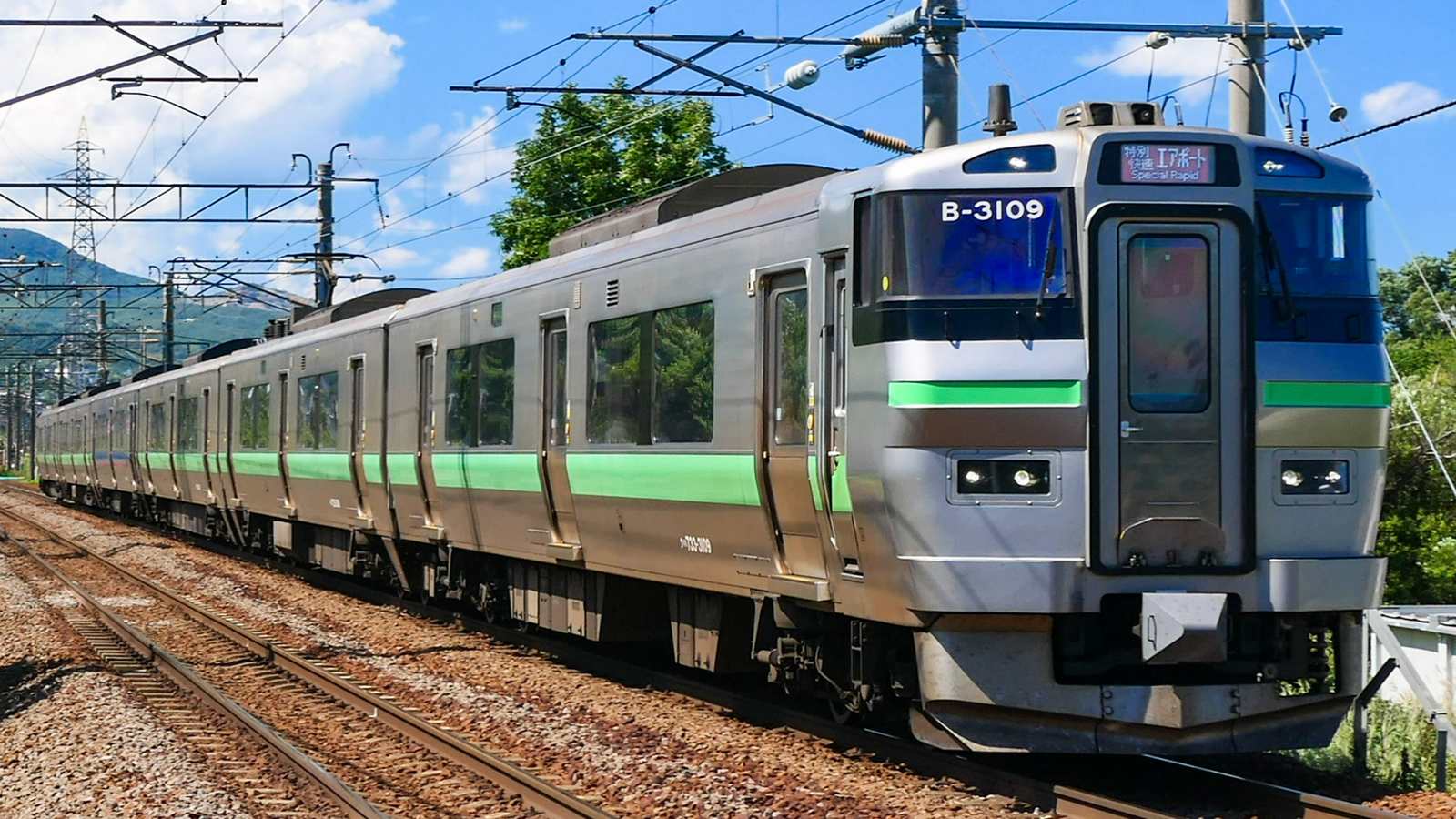 JR 北海道 733 系特別快速 Airport 列車行駛在函館本線上，開往新千歲空港