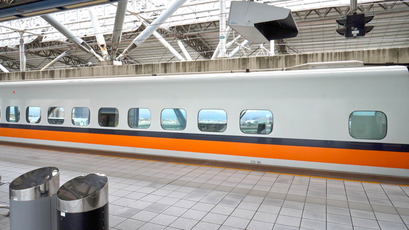 A Taiwan High Speed Rail 700T train waiting at the platform of THSR Taichung Station