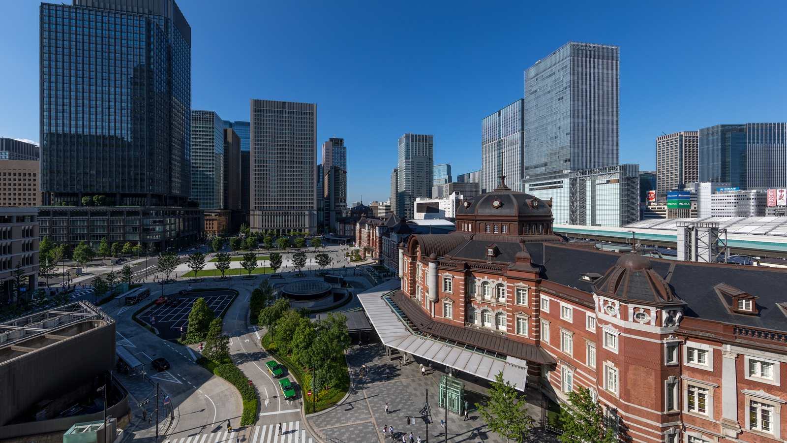 View from the JP Tower rooftop over Marunouchi Central Plaza, the redbrick Marunouchi building of Tokyo Station, and Shin-Marunouchi Building